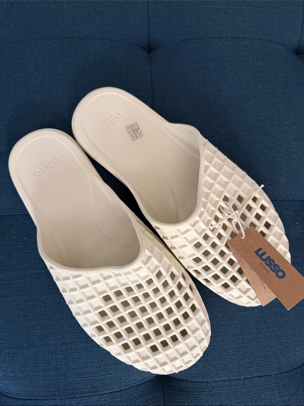 LUSSO Cloud Rosa Slip-On slides sandals Bone white unisex men’s 11 NEW unisex